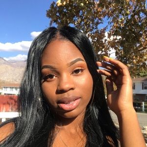 Meet your Posher, Aja